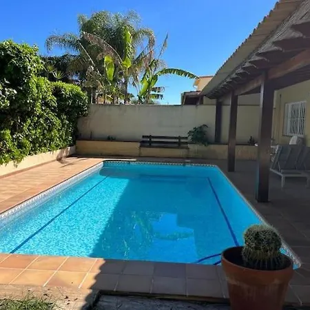 Lux Con Piscina 6 Pax Hotell
