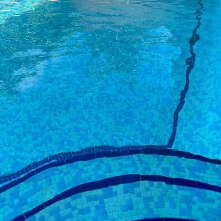 Lux Con Piscina 6 Pax Hotell